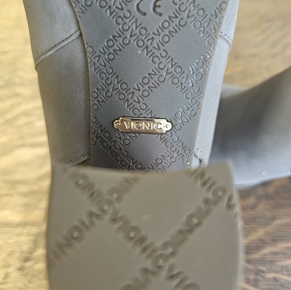 Vionic Open Toe 8.5 Cute Shoe!!! - Picture 6 of 7